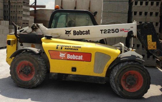 2009 Bobcat T 2250 in