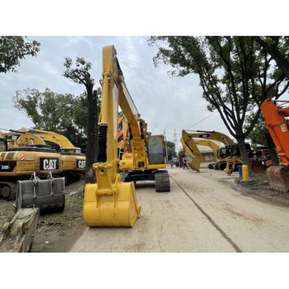 2022 Komatsu PC200-8