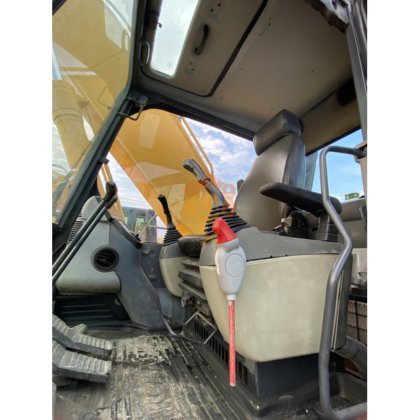 2021 Komatsu PC240-8