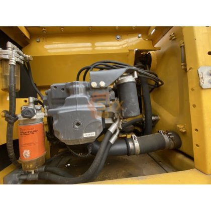 2021 Komatsu PC240-8