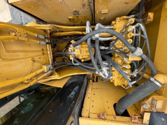 2023年卡特彼勒 323D