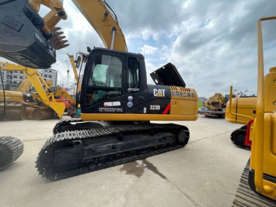 2023年卡特彼勒 323D