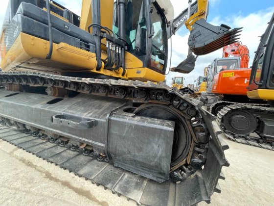 2023年卡特彼勒 323D