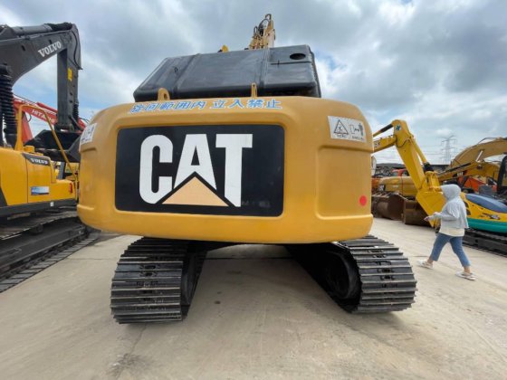 2023年卡特彼勒 323D