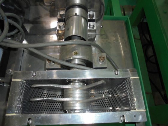 名板無し ナイフハンマー羽根