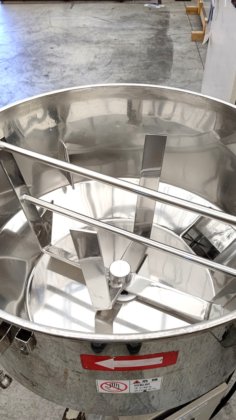 2011 タンブルミキサー（ペレット混合機）