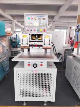 PVC夹网布门窗膜材焊接机