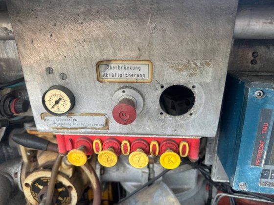 Fuel pomp filling installation