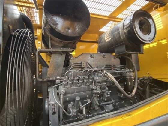 小松WA320-3轮式装载机