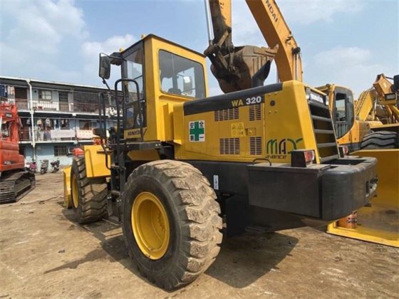 小松WA320-3轮式装载机