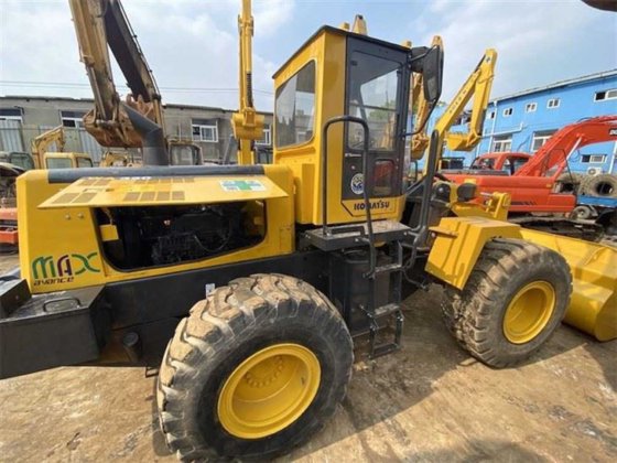 小松WA320-3轮式装载机