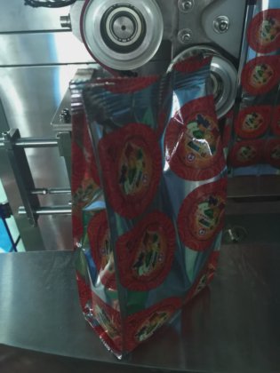 Dession 用于涂覆花生和膨化食品的带四边封口自立袋自动包装机