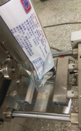 デションボタン自動計量包装機