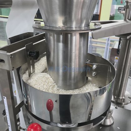 带标签和绳子的 Dession 全自动小茶叶袋过滤纸茶叶小袋包装机