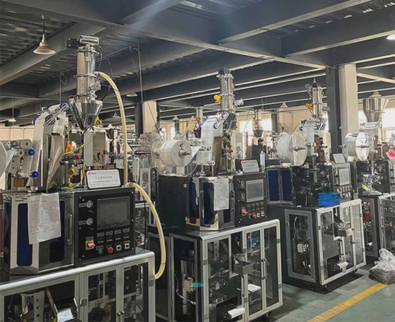 Dession の自動掛かる耳のコーヒー パッキング機械 コーヒー袋のパッキング機械 コーヒー