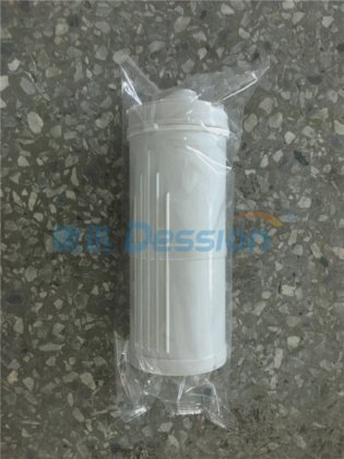 Dessionのろ過装置の盛り土およびシールの横のパッキング機械