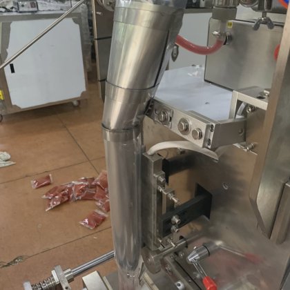 用于番茄酱小袋包装的 Dession 高刚性番茄酱包装机