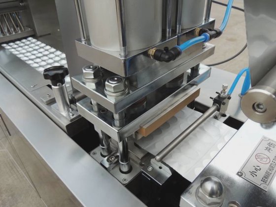 Dession 中国工厂药用吸塑包装机 药品吸塑包装