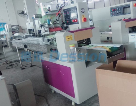 Dession の工場製造の自動月のケーキの punnet のアイスクリームのパッキング機械価格