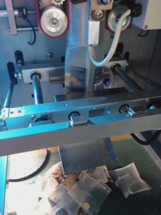 带自动液体包装机的 Dession 油袋包装机