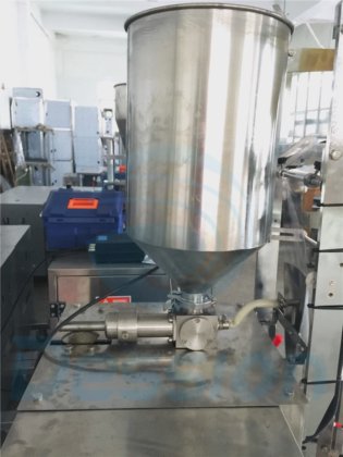 带四边封口的 Dession 洗发水沐浴露小袋包装机