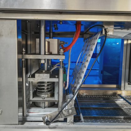 通过 CE 认证的 Dession 水烟自动灌装封盖包装机生产线