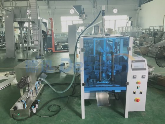 Dession Dession 全自动立式液体水牛奶咖啡饮料挎包包装机出厂价