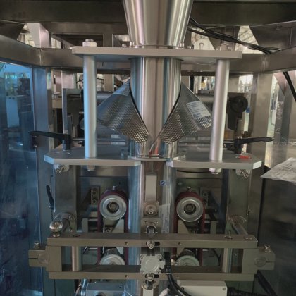 Dession 高速薯片包装机，用于灌装油炸薯片餐点