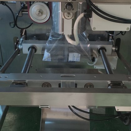 Dession 高速薯片包装机，用于灌装油炸薯片餐点