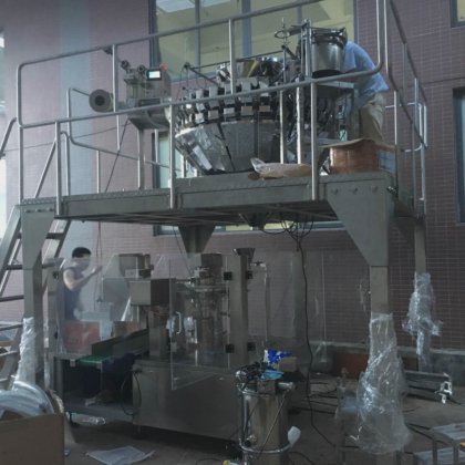 装有封袋机的 Dession 32 头包装线