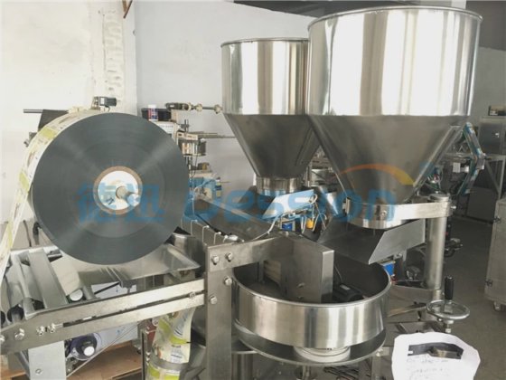 大米和小麦混合材料塑料 4 面包装机（带 2 杯计量装置