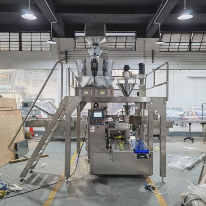 Dessionの自動ナットの袋の食糧前処理袋の多頭のWeigherの微粒のパッキングDoyの多機能の包装機械