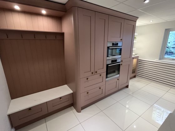 ケンジントン ピンク キッチンディスプレイ（家電、ハードウェア、アクセサリ付き）