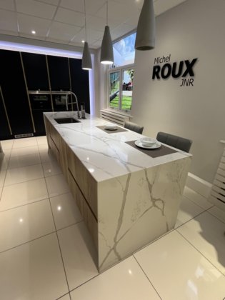 ルーキッチンディスプレイ - 家電、ハードウェア、アクセサリ付き