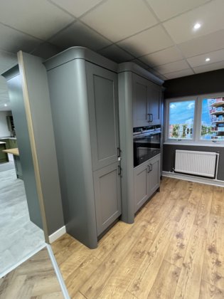 肯辛顿厨房显示屏，含家电、五金及配件