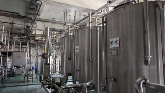 完整飲料生產線和工廠設備批次 填充、密封、包裝和支援系統