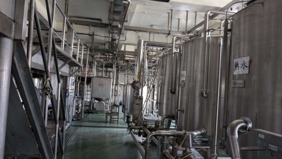 完整飲料生產線和工廠設備批次 填充、密封、包裝和支援系統