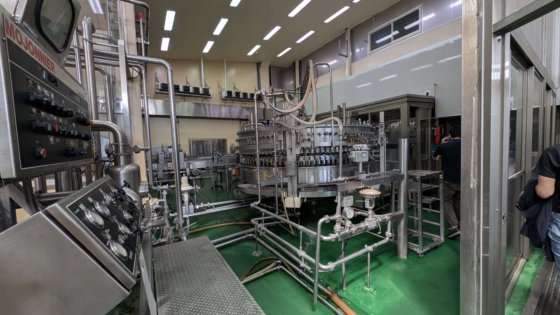 完整飲料生產線和工廠設備批次 填充、密封、包裝和支援系統