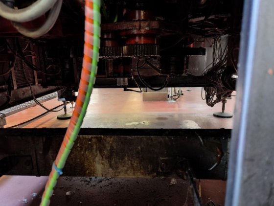 科伦斯滚筒供卷贴标机 12,000 件/小时