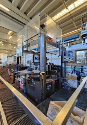 科伦斯滚筒供卷贴标机 12,000 件/小时