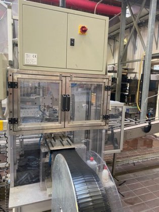 完整的灌装线袋装盒