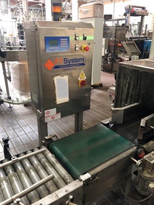 完整的灌装线袋装盒