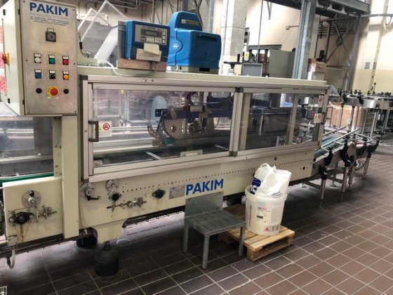 完整的灌装线袋装盒