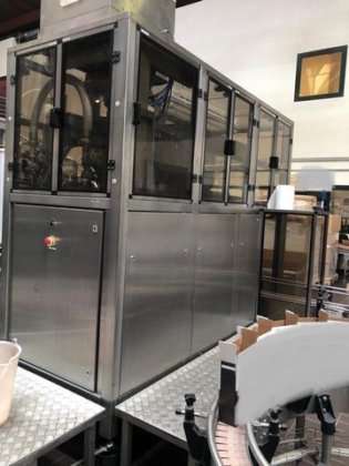 完整的灌装线袋装盒