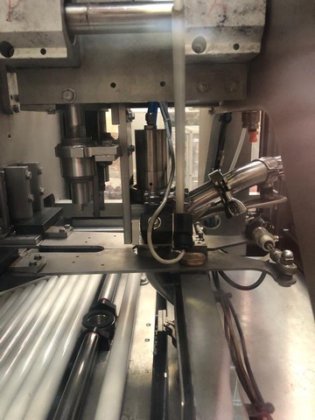 完整的灌装线袋装盒