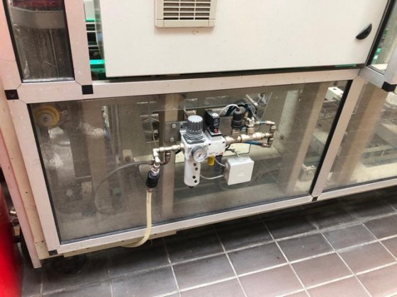 完整的灌装线袋装盒