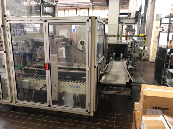 完整的灌装线袋装盒