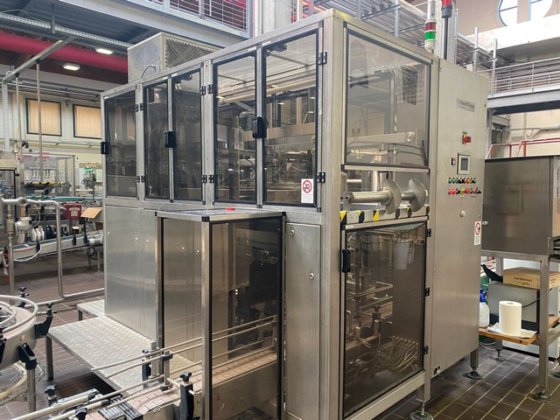 完整的灌装线袋装盒