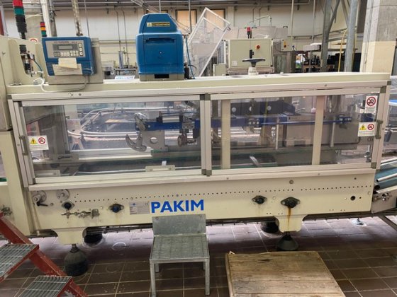 完整的灌装线袋装盒