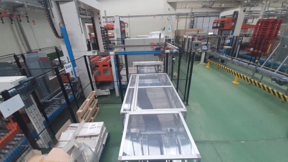 完成したPETボトリングライン(静水用)